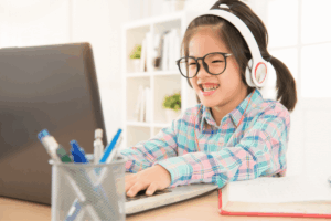 Entenda as diferenças entre o aprendizado online e o ensino remoto de emergência