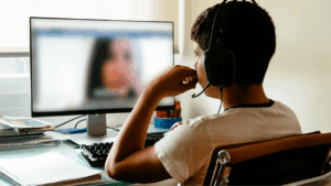 Táticas fáceis para estimular a leitura guiada em aulas síncronas