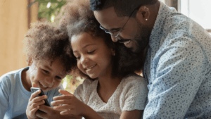 Crianças pernambucanas aprendem 3,6x mais em leitura e 2,7x mais em escrita usando jogos pedagógicos digitais